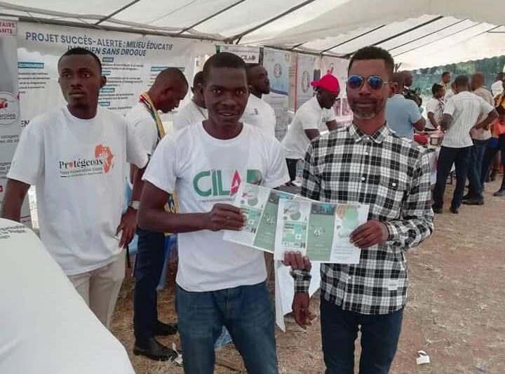 Stand de l’association sous chapiteau à Bondoukou