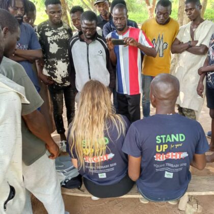 Participants assis pendant une séance de sensibilisation